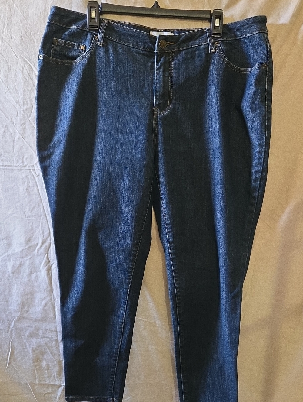 Women's Skinny Jeans in Dark Blue Denim - Classic Fit